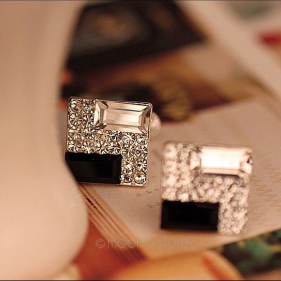 Chic Square Earrings - Picture 2 of 2