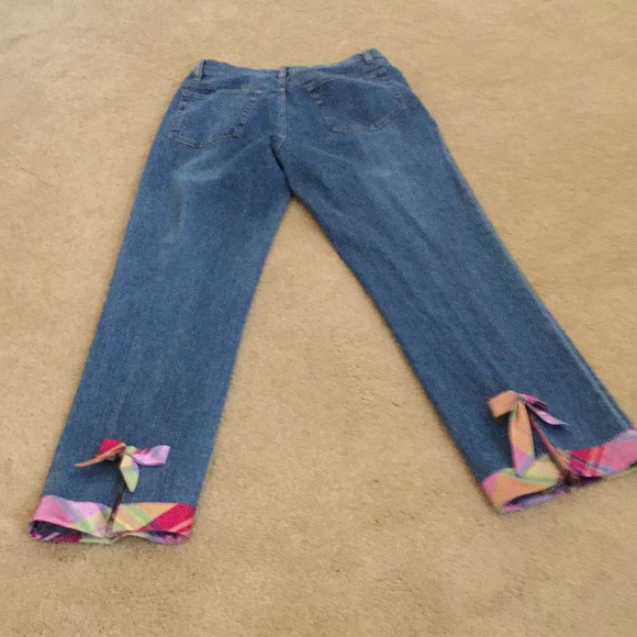 Like new! Adorable ankle Capri's. - Picture 3 of 4