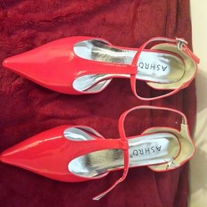Brand New !!!Hot red shoe with  mini heel