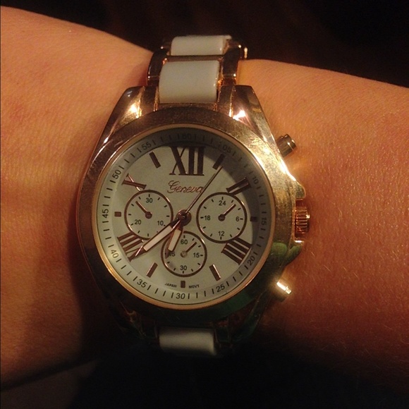 Watch! - Picture 1 of 4