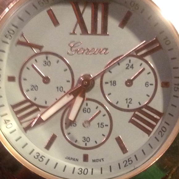 Watch! - Picture 3 of 4