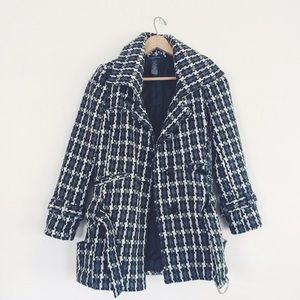 Black + white pattern trench.