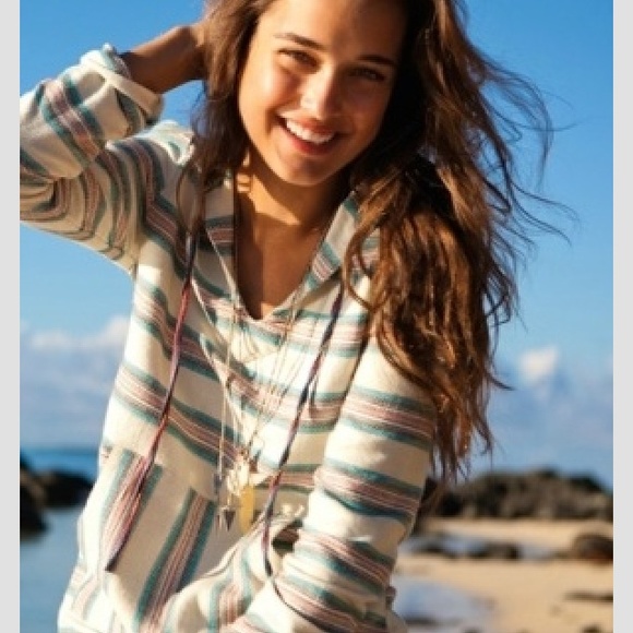 FLASH SALE ❗️❗️ Roxy poncho hoody.