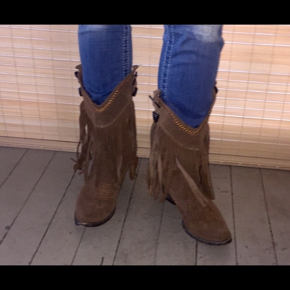 Very stylish casual fringed cowgirl boots