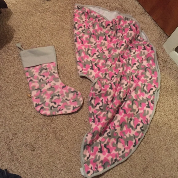 Pink camo stocking and tree skirt - Picture 1 of 1