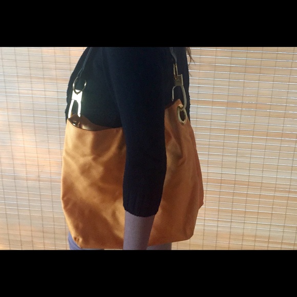Bright orange Braciano purse with gold campings - Picture 1 of 3