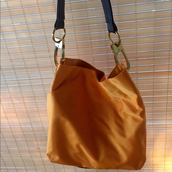 Bright orange Braciano purse with gold campings - Picture 2 of 3