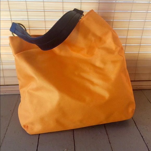 Bright orange Braciano purse with gold campings - Picture 3 of 3