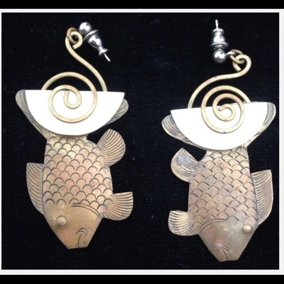 Vintage Earring - Picture 1 of 1