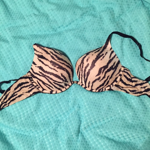 NWOT Victoria's Secret 34 DD Push Up Bra