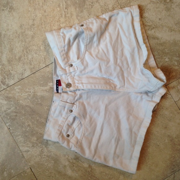 TOMMY HILFIGER white high waisted shorts 🌻🌻