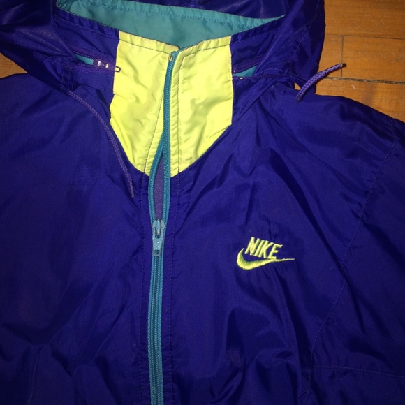 NIKE WINDBREAKER