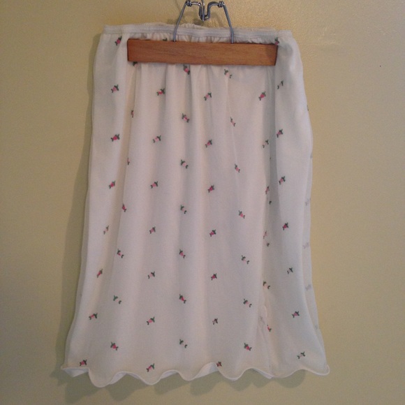 little rose sheer skirt 🌹🌹