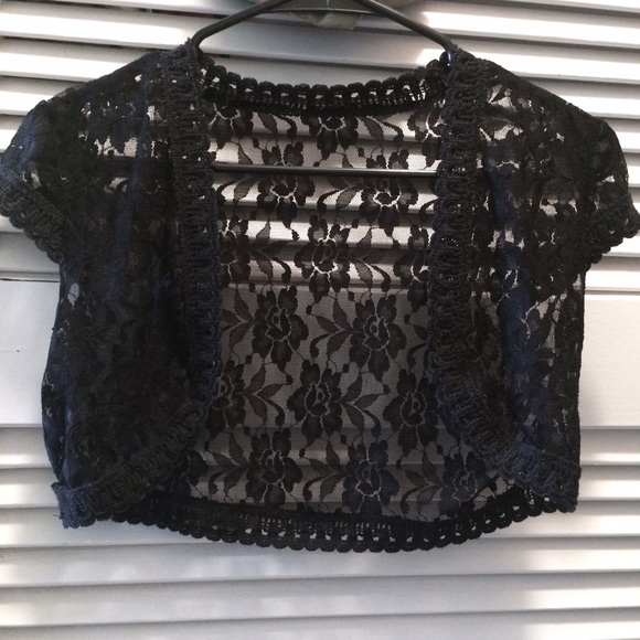 Lace mini outwear. Black.