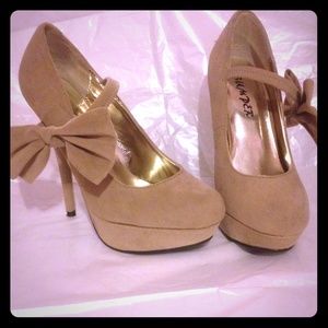 Side bow pumps