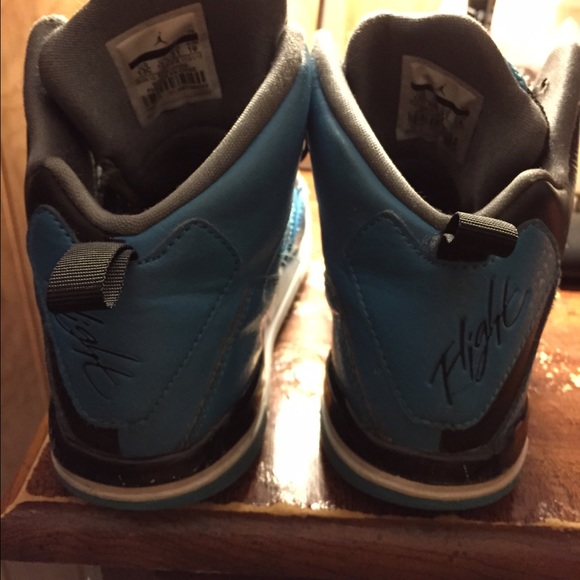 blue flight jordans 💰price reduced💰 - Picture 3 of 4