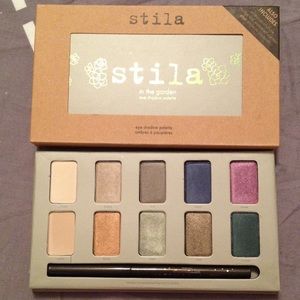 Stila in the garden eye shadow palette