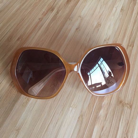 Diane Von Furstenberg 70's style sunglasses