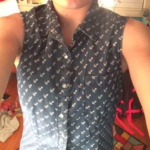 Sleeveless anchor button up
