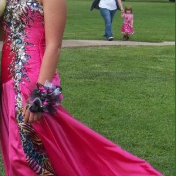 Formal dress - Prices negotiable! - Picture 2 of 2