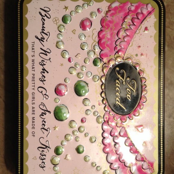 Too faced wishes sweet kisses eyeshadow bronzer