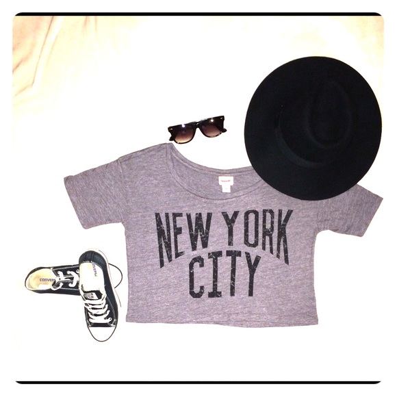Mossimo Supply Co. Tops - Mossimo Black & Gray Crop Graphic Tee