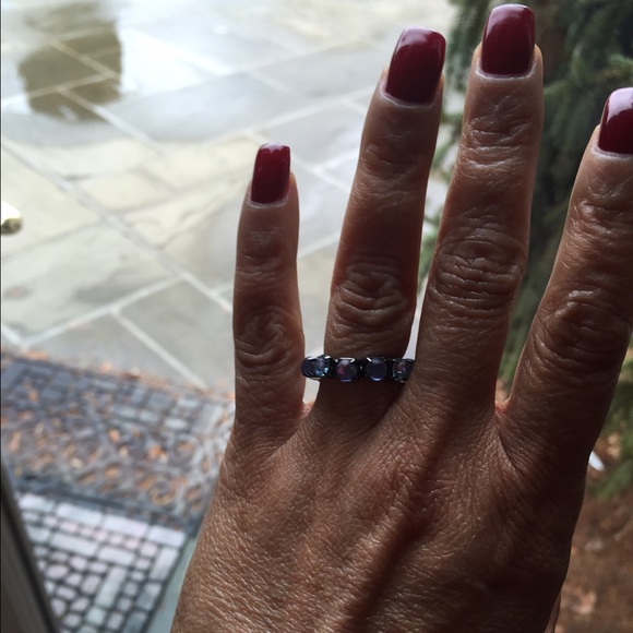 Elastic Ring with blue light & dark crystals - Picture 2 of 3