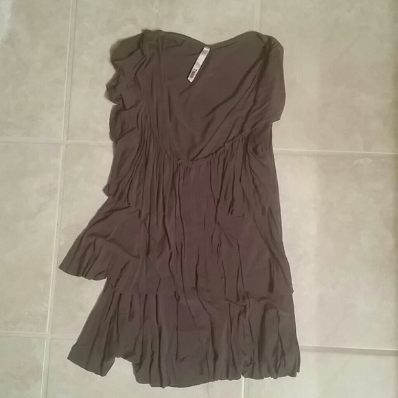 Ruffled v-neck shirt
