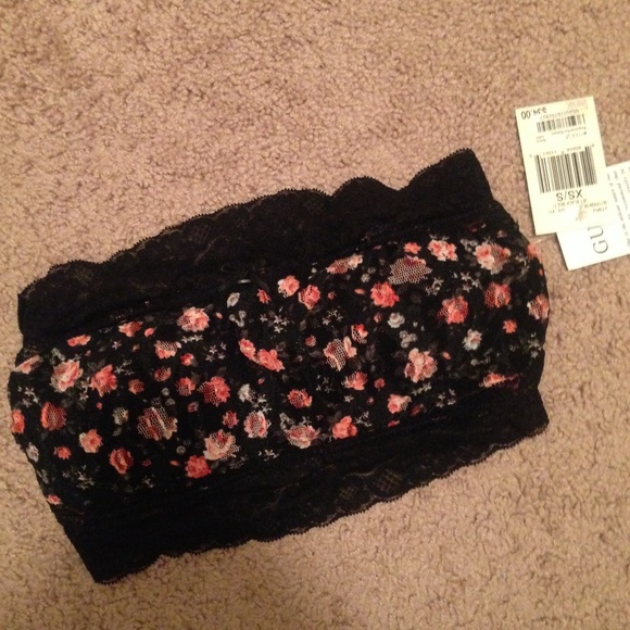 NWT - Size XS/S Guess black lace floral bandeau