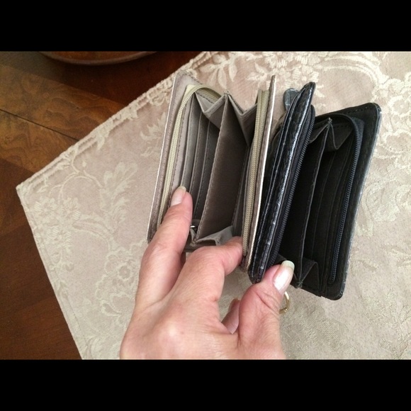🔴SOLD🔴2 small wallet bundle - Picture 4 of 4