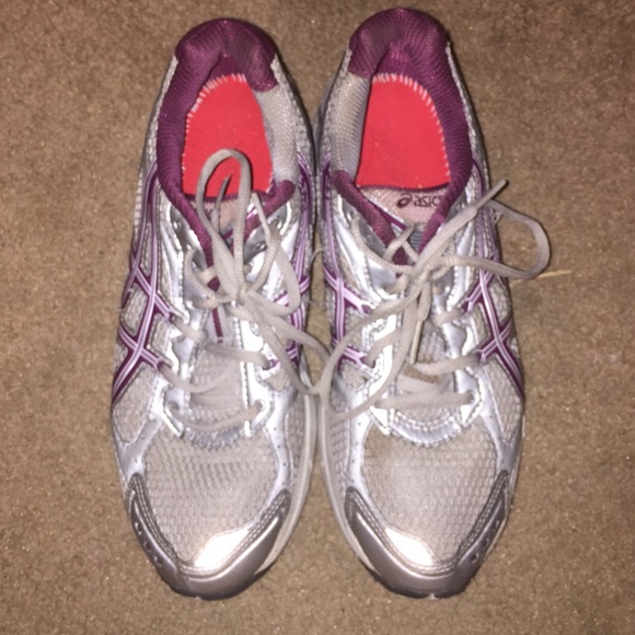 Asics running shoes - Picture 2 of 3
