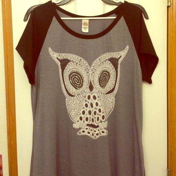 Owl grey and black shirt