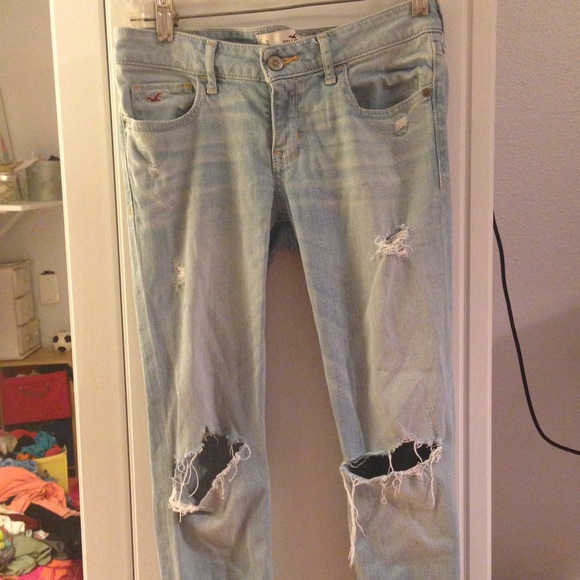 Ripped Hollister light washed jeans (worn twice)