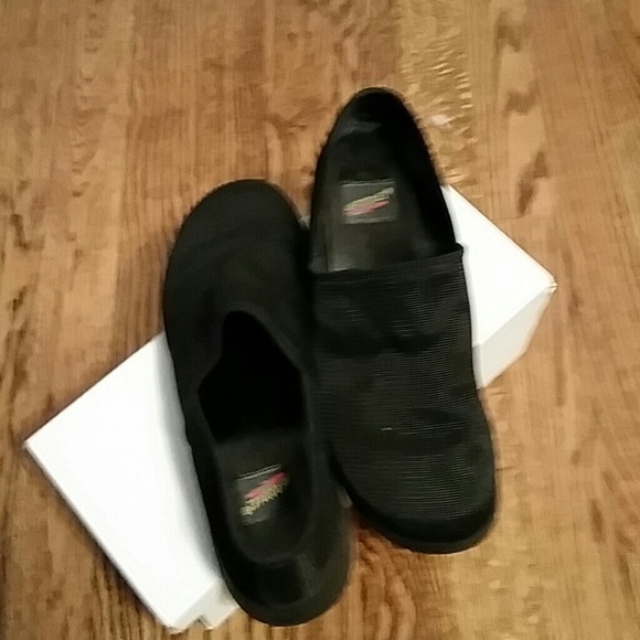 Black AWESOME NEW very soft,  they are . I must I
