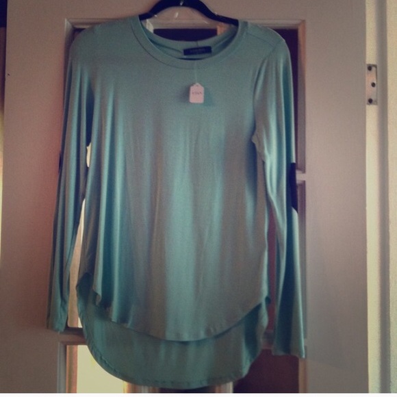 Long sleeve hi low top