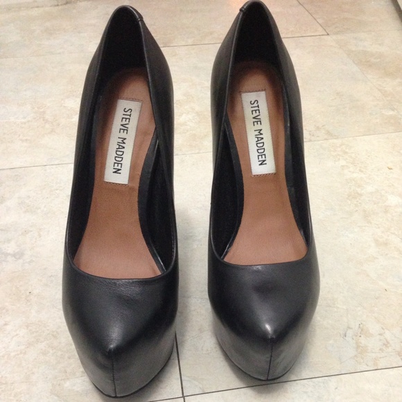Steve Madden black leather 6 inch pumps