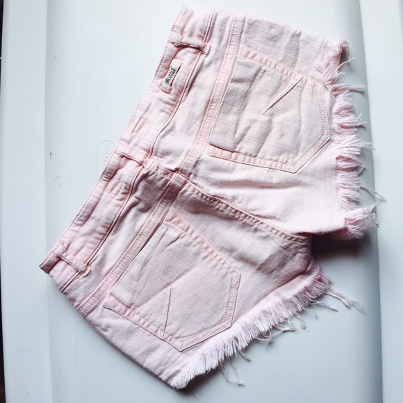 {BRANDY MELVILLE} Frayed Denim Shorts - Picture 4 of 4