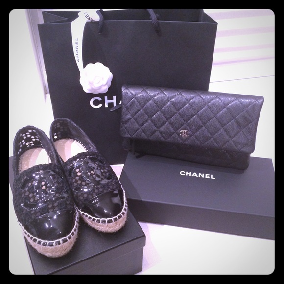 **SOLD** BNWT Chanel 2015 caviar leather Clutch