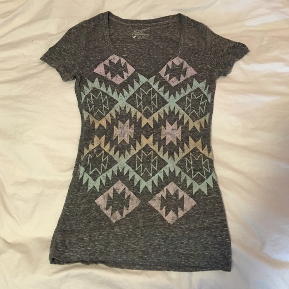 American Eagle V neck t shirt