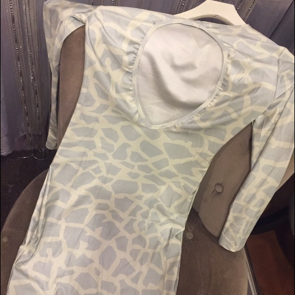 Dress - Picture 3 of 4