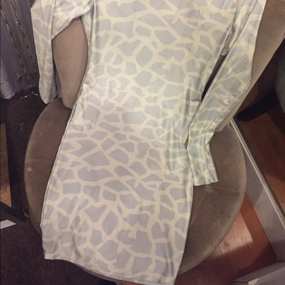 Dress - Picture 4 of 4