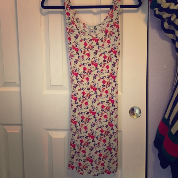 Floral vintage looking spring dress