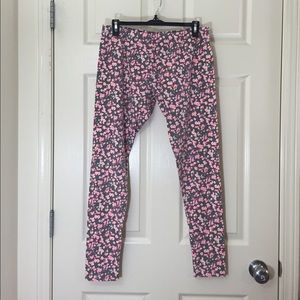 🚫SOLD IN BUNDLE🚫Grey floral leggings.