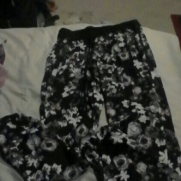 Pink/black/white floral print pants - Picture 1 of 1