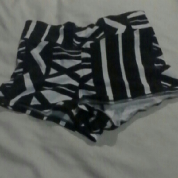Black/white stripped shorts - Picture 1 of 1