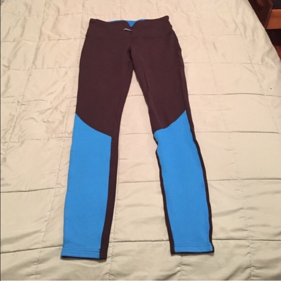 Runder under blue pants!