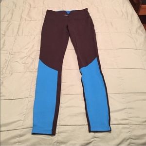Runder under blue pants!