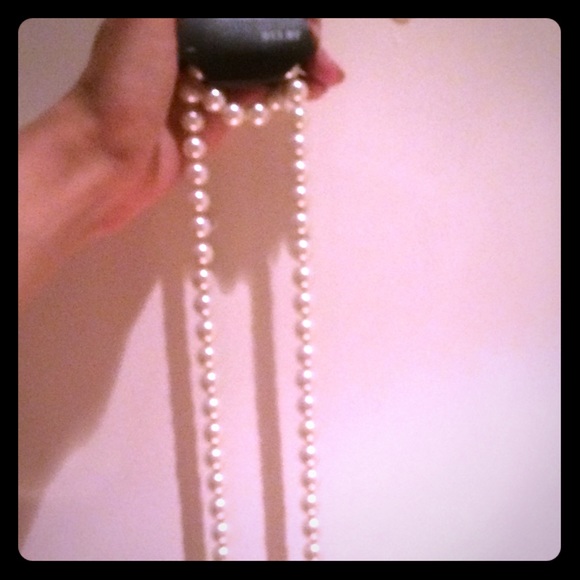 NWT!! Extra long pearl necklace