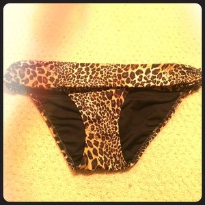 S VICTORIAS SECRET SWIM BOTTOM---cheetah
