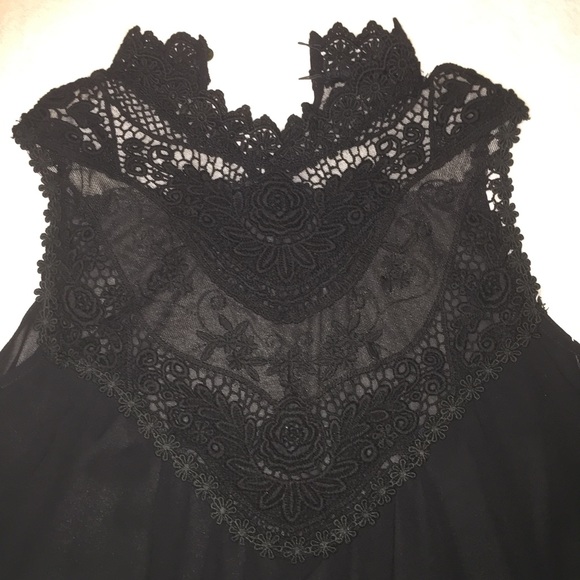 🎌BUNDLED🎌 Black sheer crochet top - Picture 3 of 4